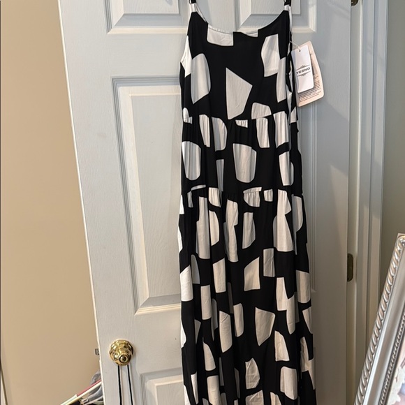 Yesno Dresses & Skirts - Black and White Geometric Maxi Dress